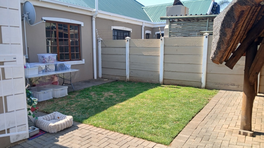 2 Bedroom Property for Sale in Langenhovenpark Free State